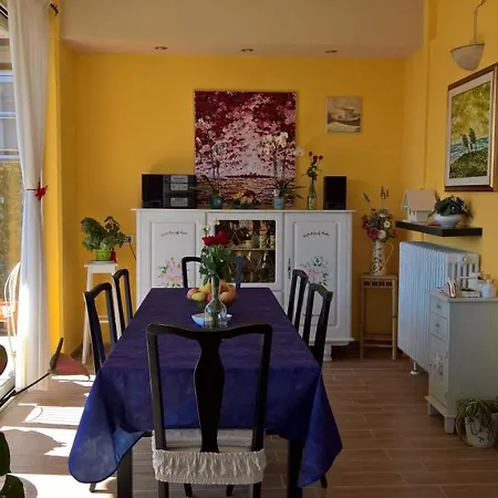 לינה וארוחת בוקר San Lorentino House ארצו