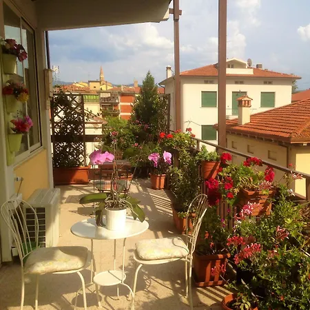 לינה וארוחת בוקר San Lorentino House ארצו